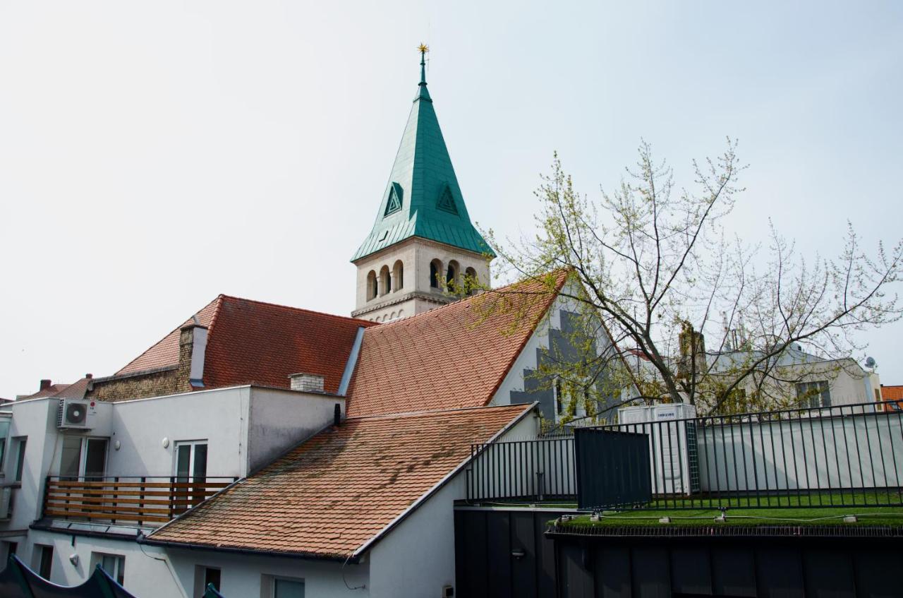 Wild Elephants Hostel Pressburg Exterior foto